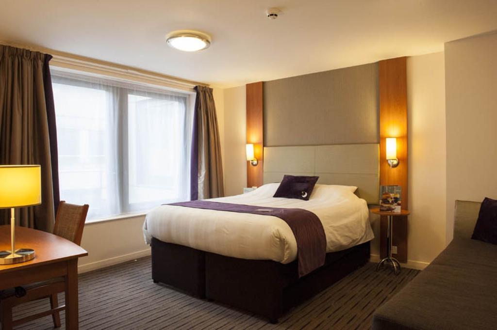 Premier Inn Wirral - Heswall Exterior photo