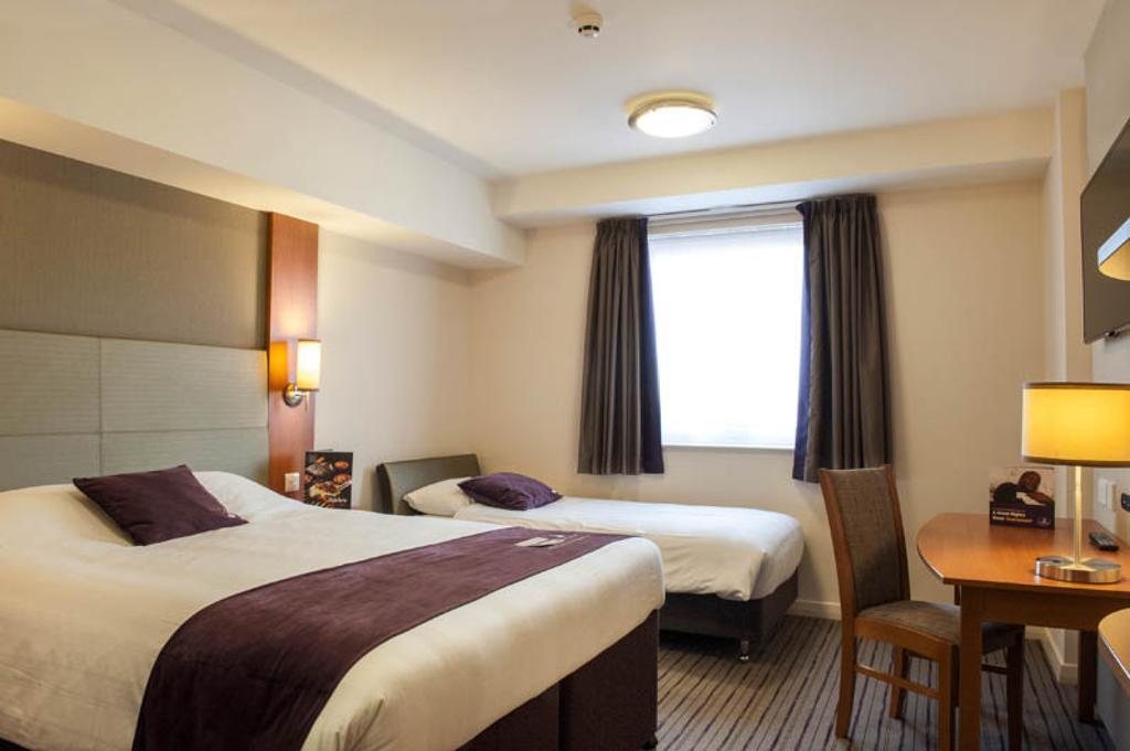 Premier Inn Wirral - Heswall Exterior photo