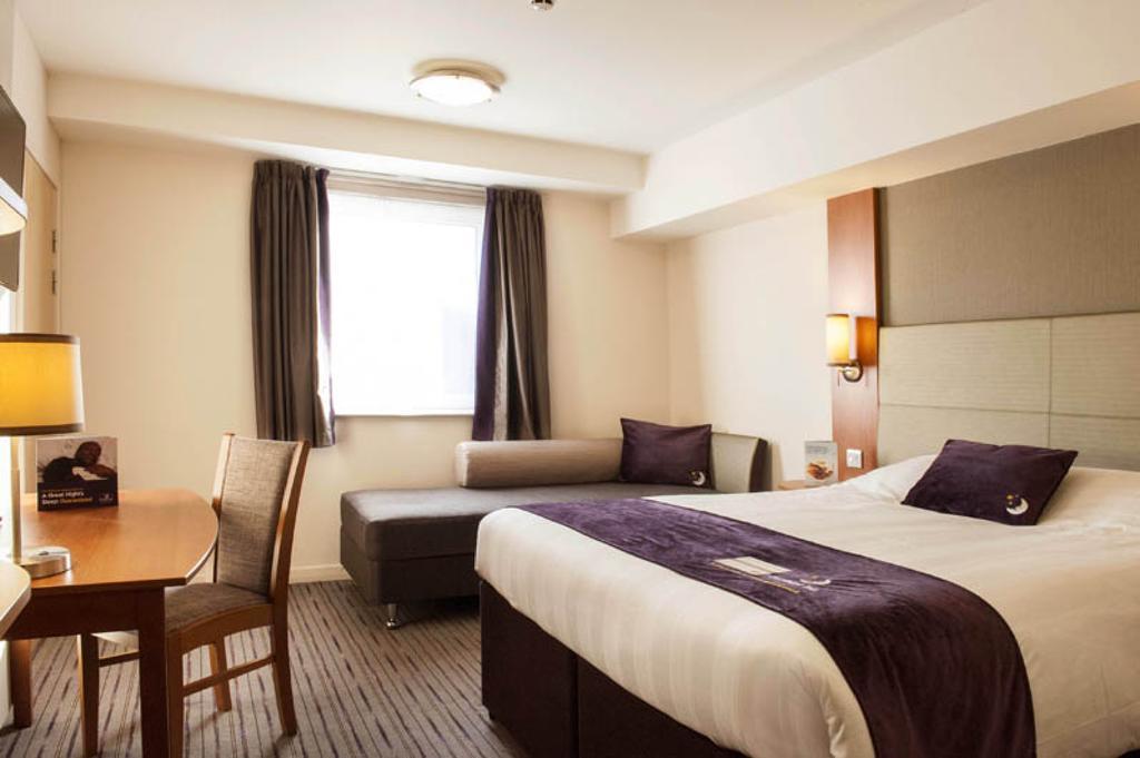 Premier Inn Wirral - Heswall Exterior photo